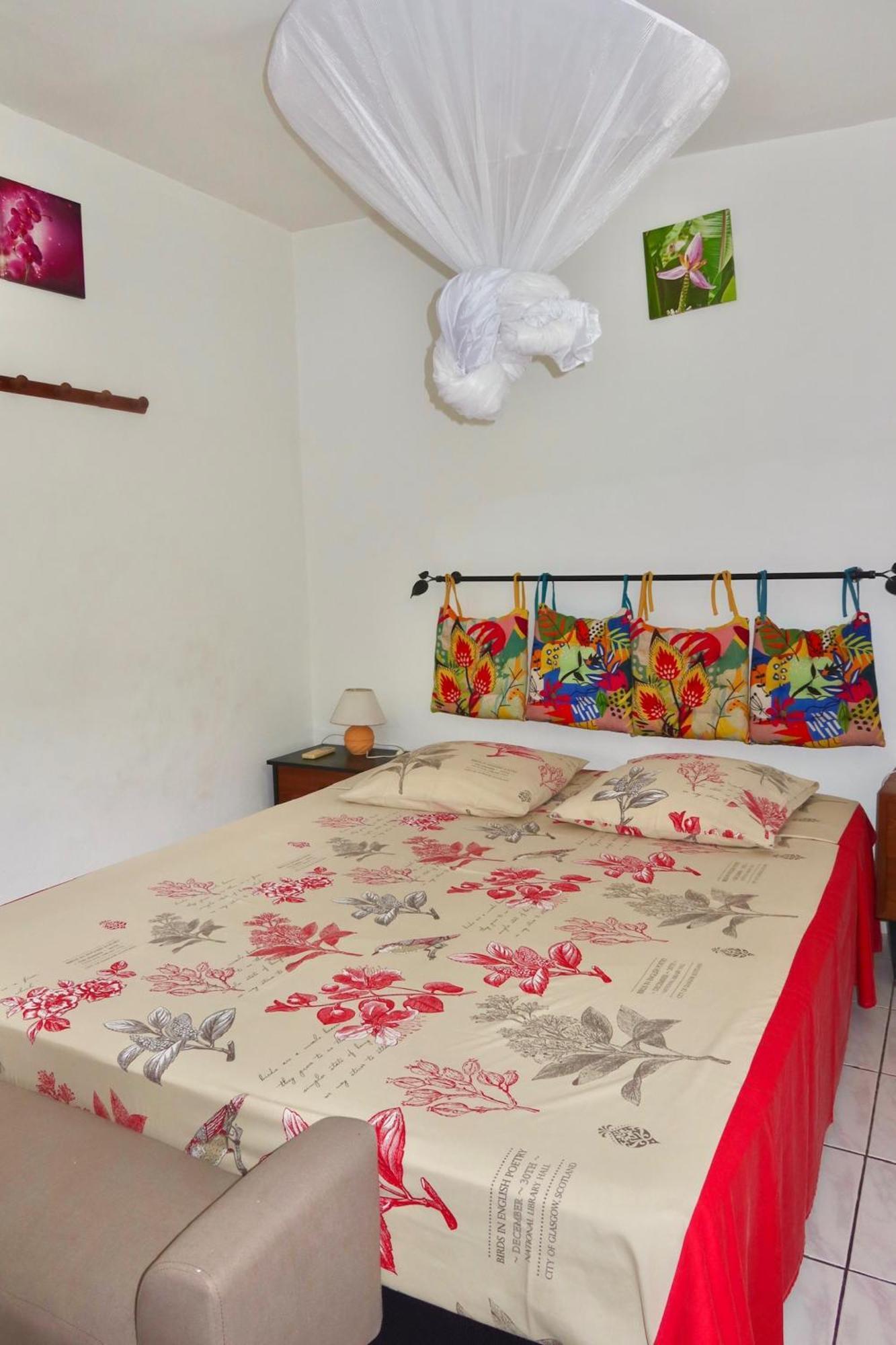 Logement Entier Au Soleil Couchant Deshaies Exterior photo