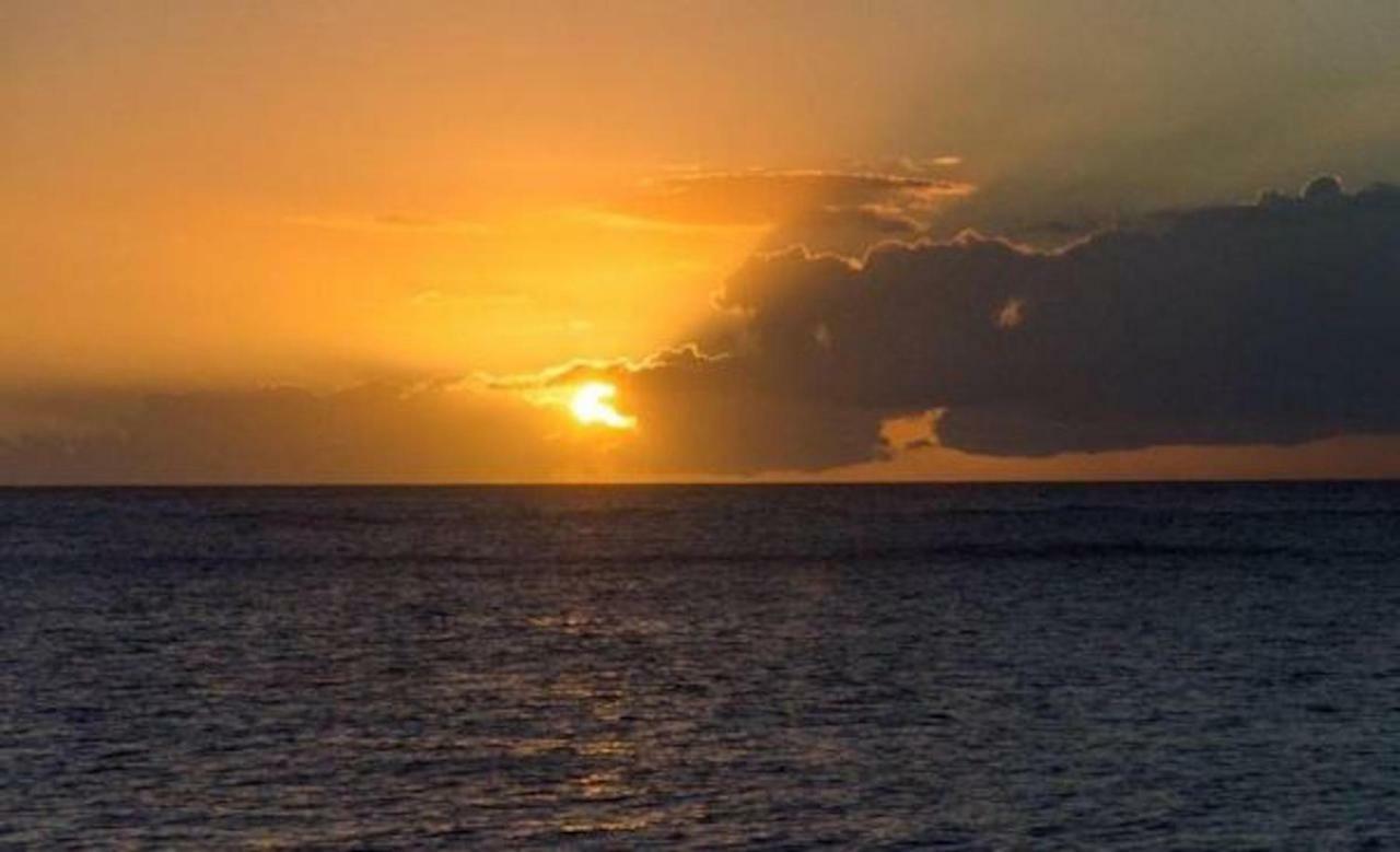Logement Entier Au Soleil Couchant Deshaies Exterior photo